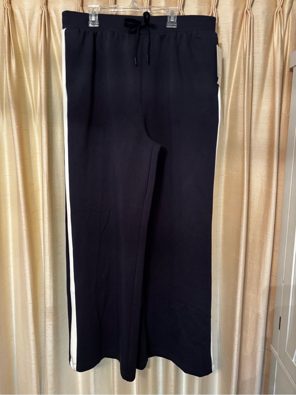 NWT! All in motion wide leg pants (size Large)